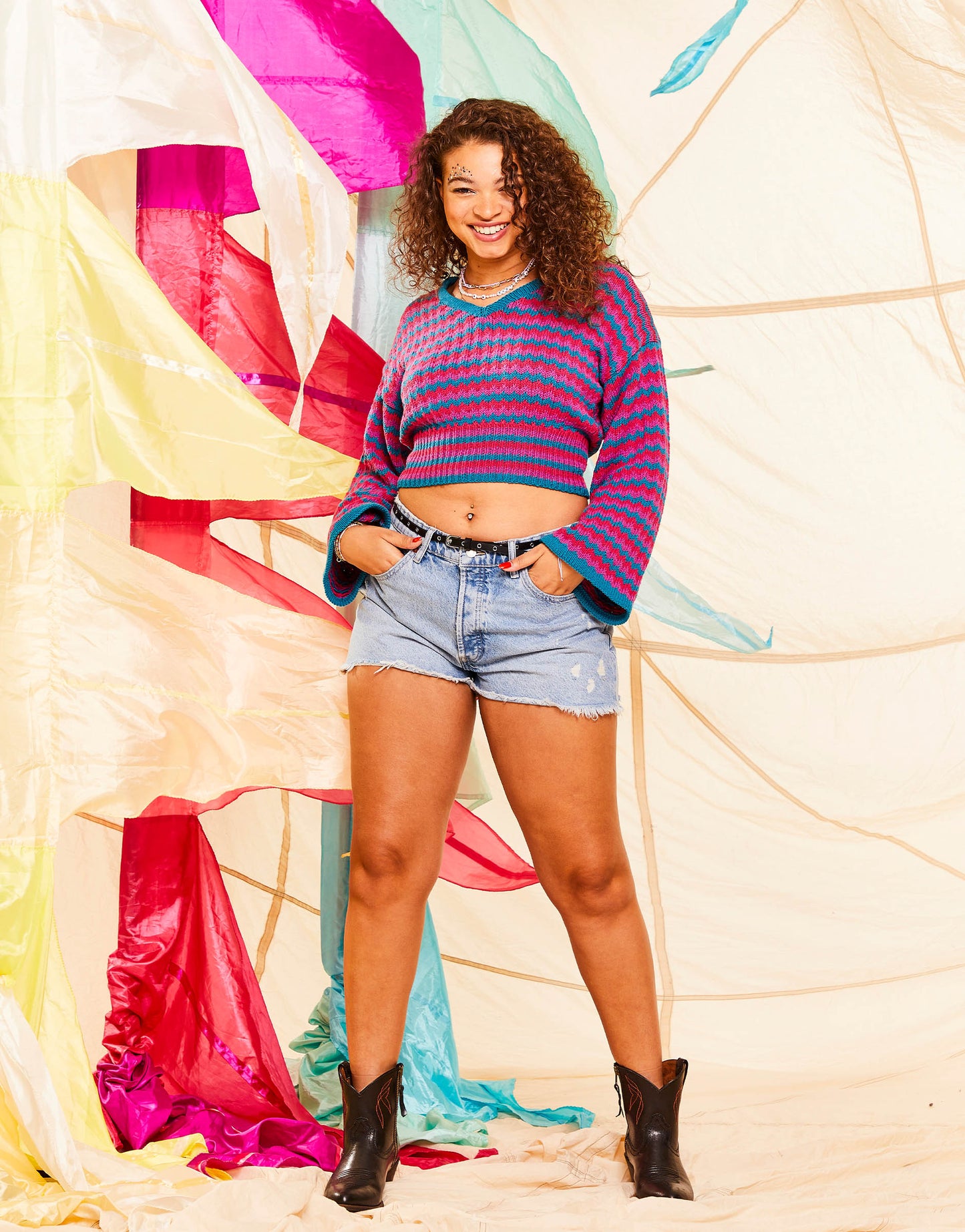 Sirdar Pattern 10539 - F137 Cow Bell Sleeve Sweater - Product image