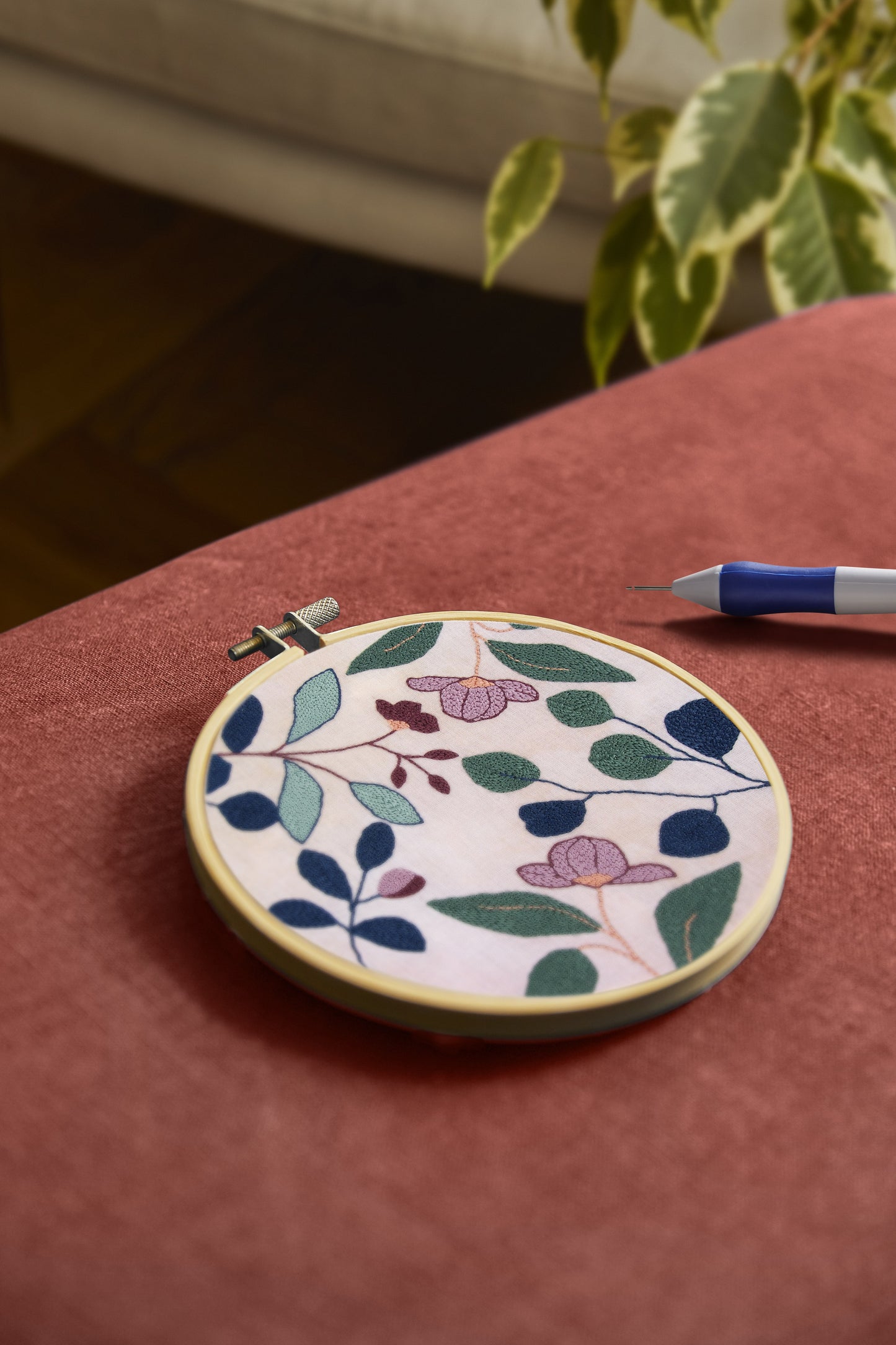 Tropical flowers punch needle kit - Product image