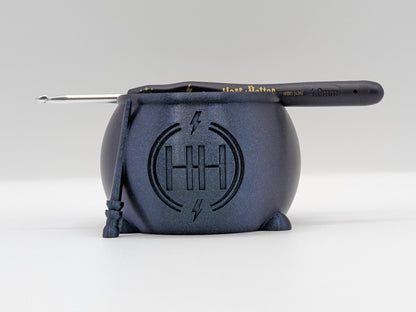 Free Homend cauldron hook holder with the Ollivanders crochet hook resting across its rim
