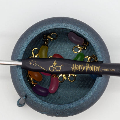 Free Homend cauldron hook holder from above, holding the bean stitch markers and the hook